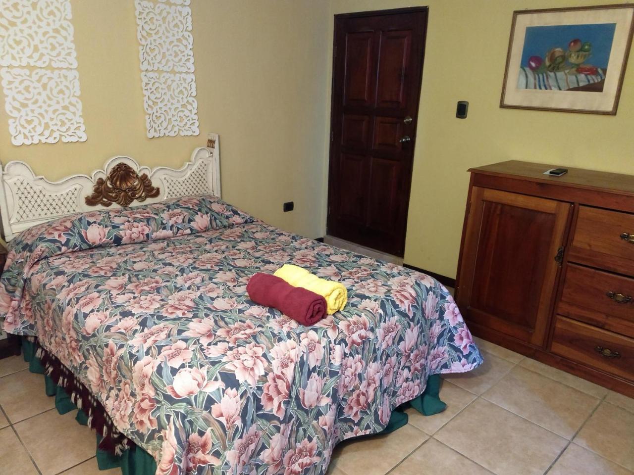 Give House Bed & Breakfast Guatemala Dış mekan fotoğraf