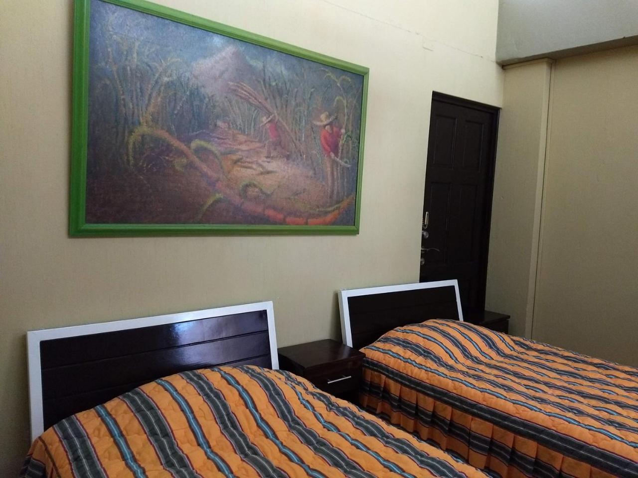Give House Bed & Breakfast Guatemala Dış mekan fotoğraf
